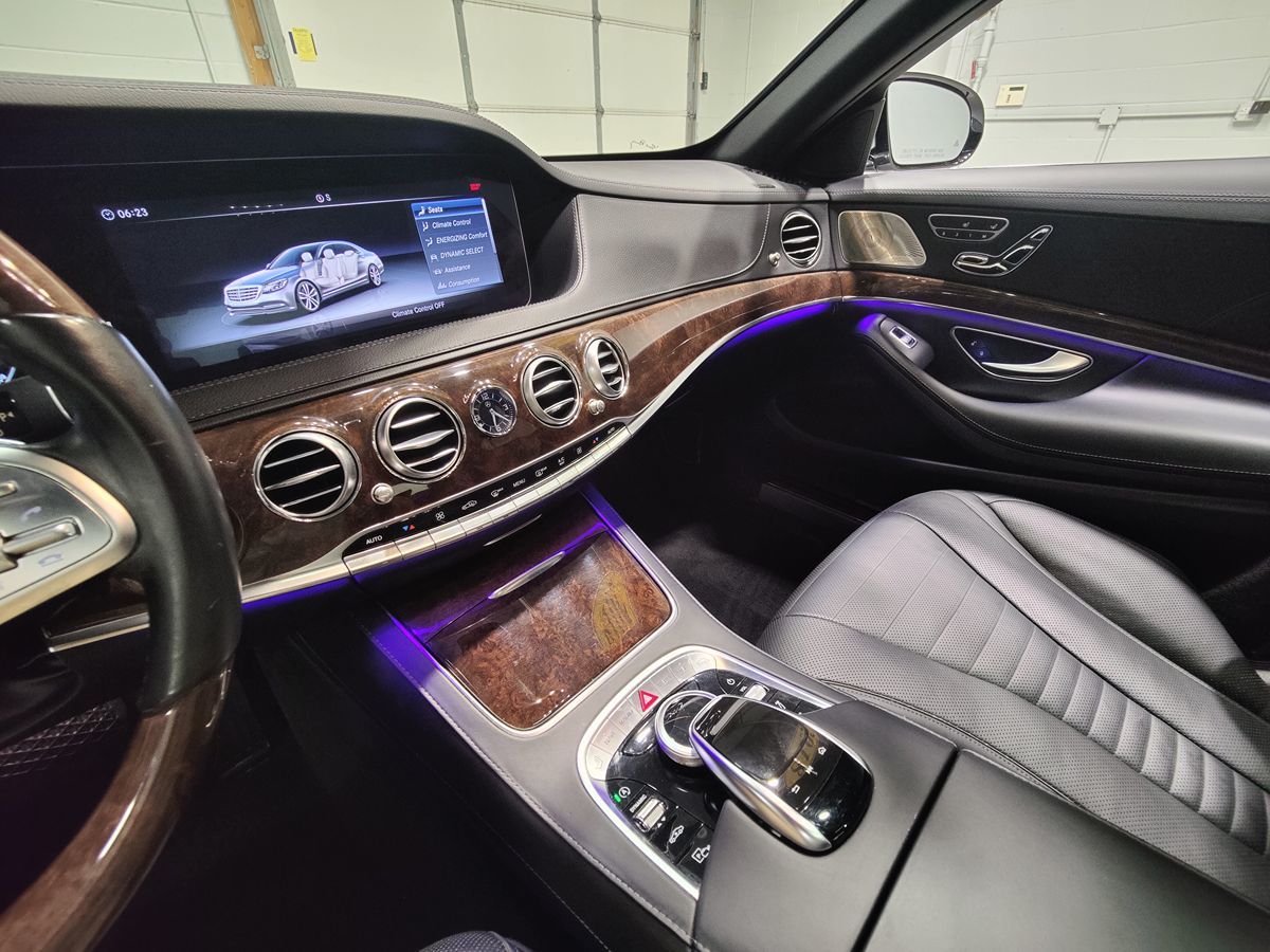 Photo 34 of this Mercedes-Benz S 560