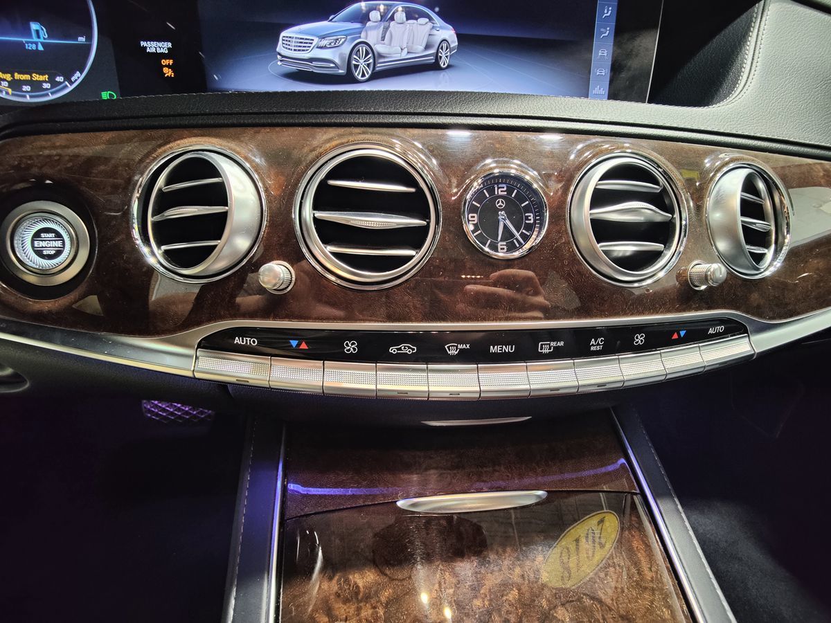 Photo 36 of this Mercedes-Benz S 560