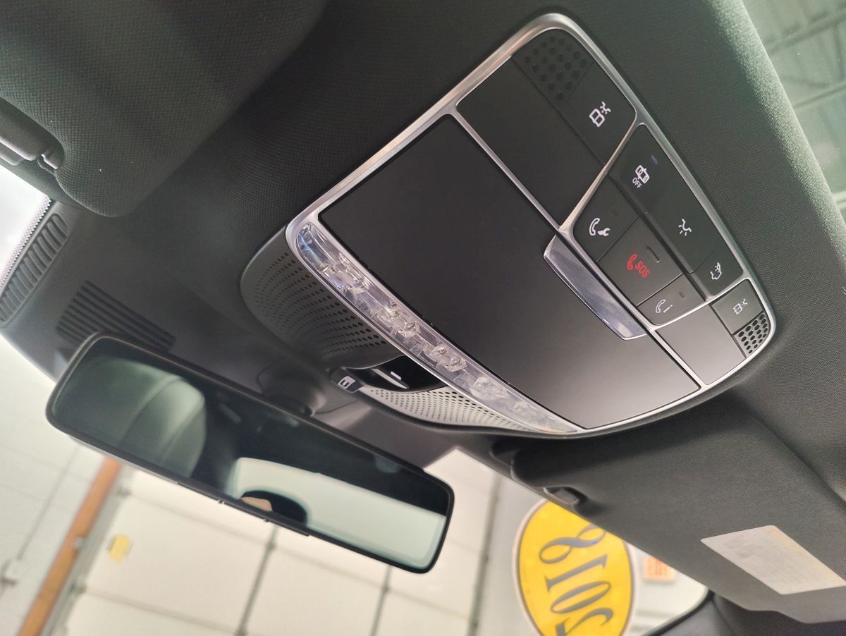 Photo 45 of this Mercedes-Benz S 560