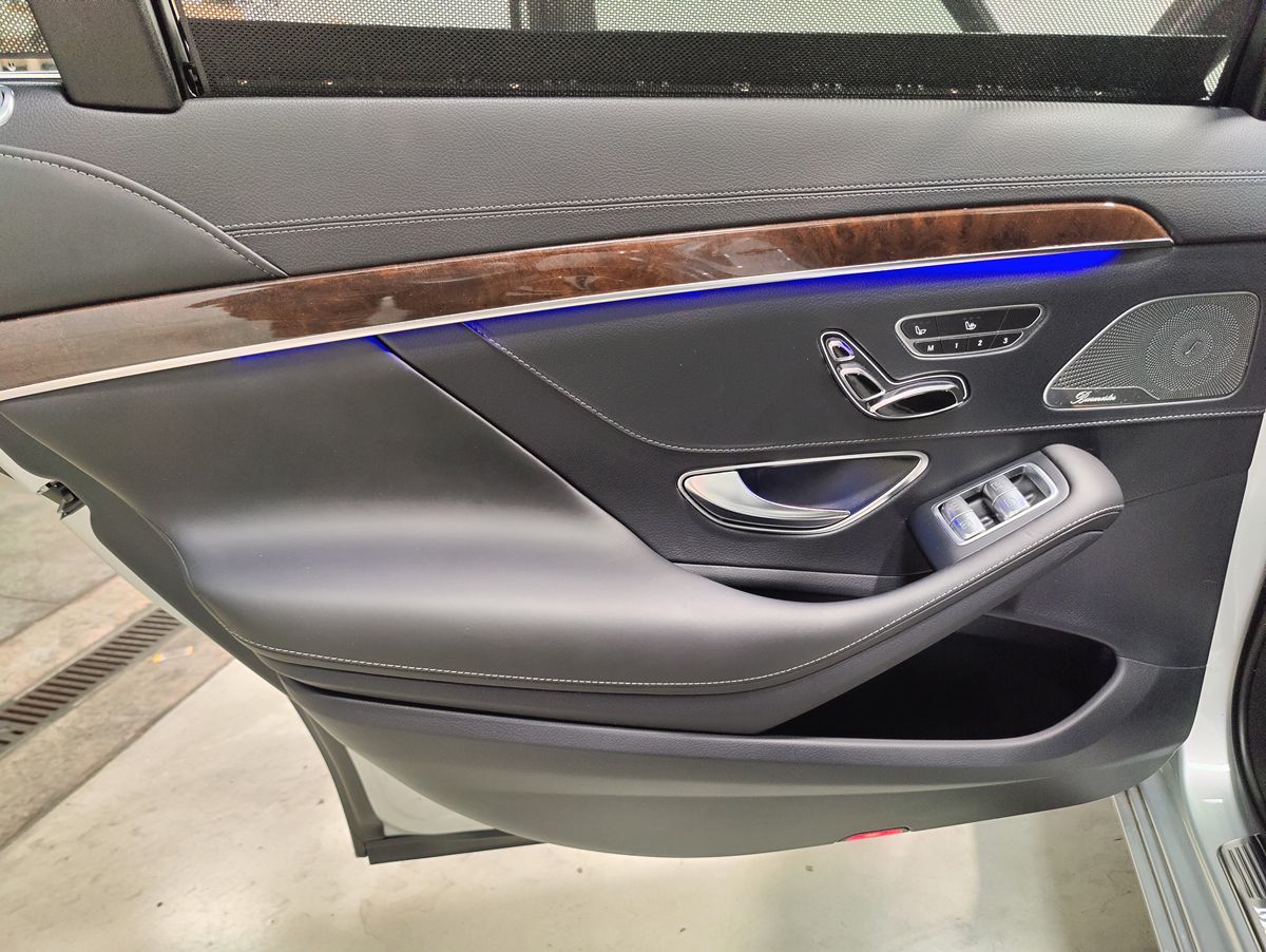 Photo 47 of this Mercedes-Benz S 560