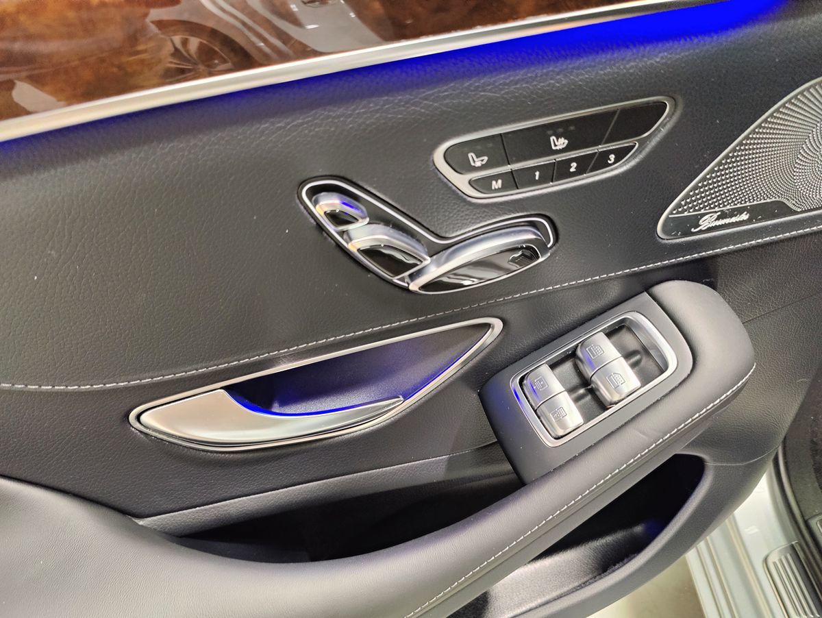 Photo 48 of this Mercedes-Benz S 560
