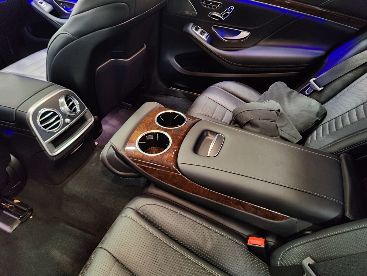 Photo 50 of this Mercedes-Benz S 560