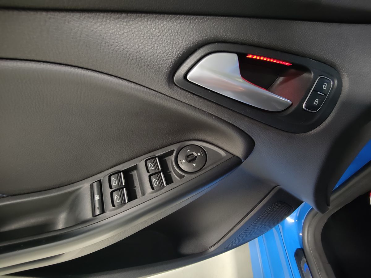 Photo 19 of this Ford Focus