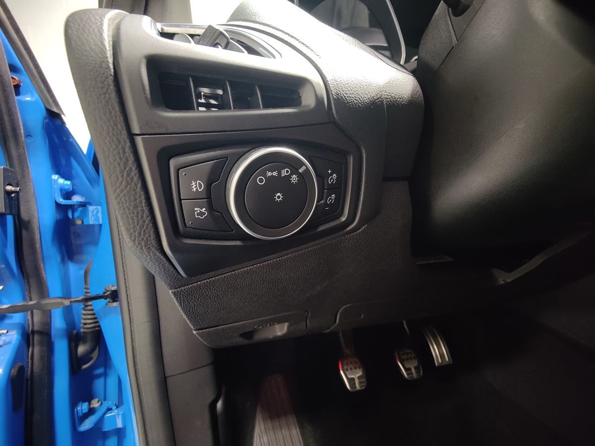 Photo 24 of this Ford Focus