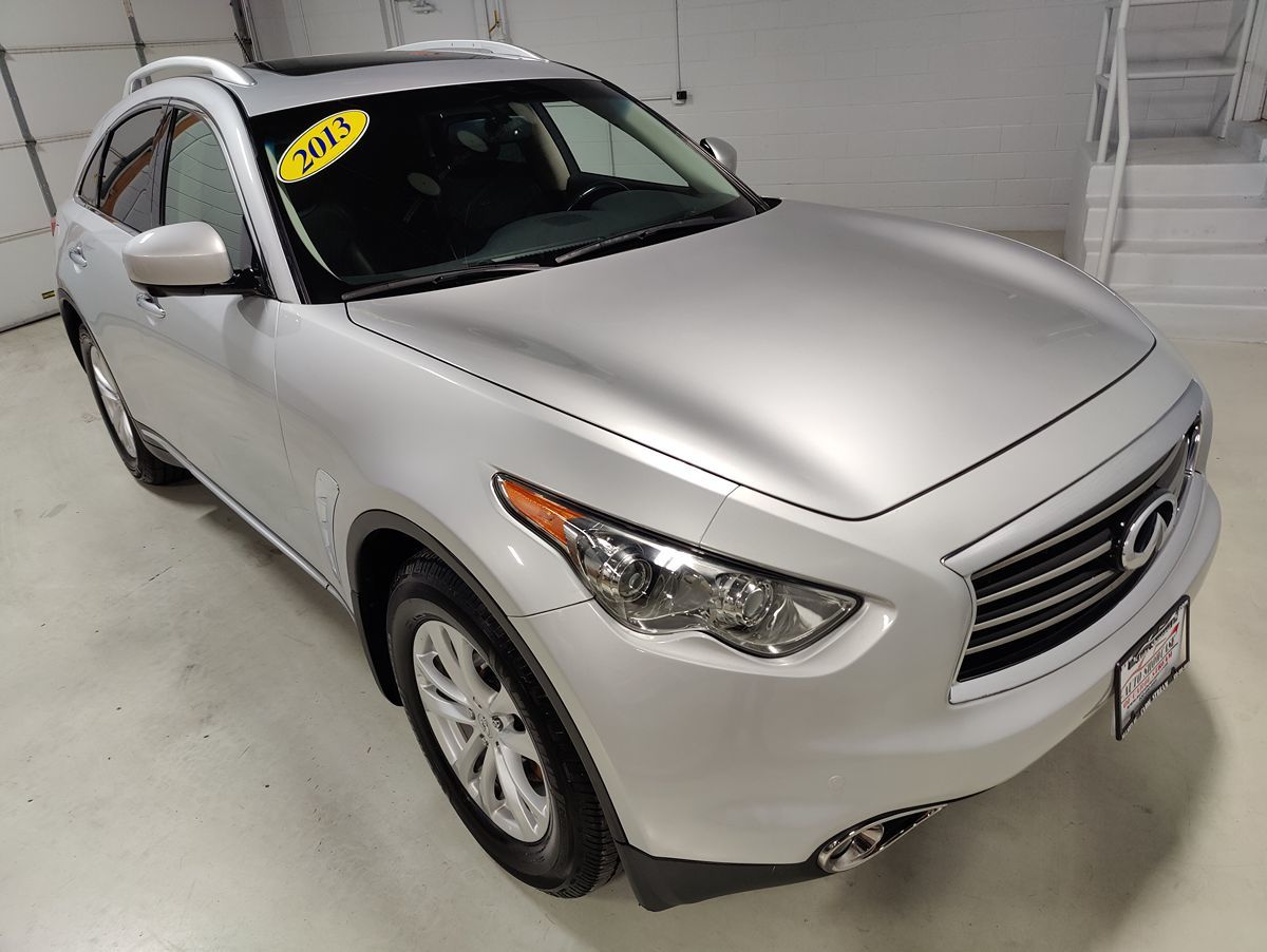 Photo 2 of this INFINITI FX37