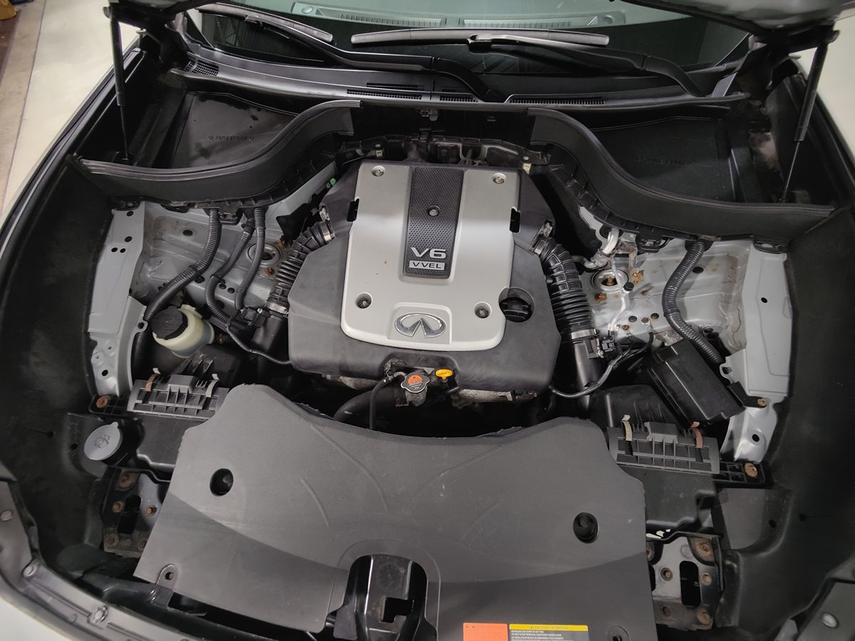 Photo 4 of this INFINITI FX37