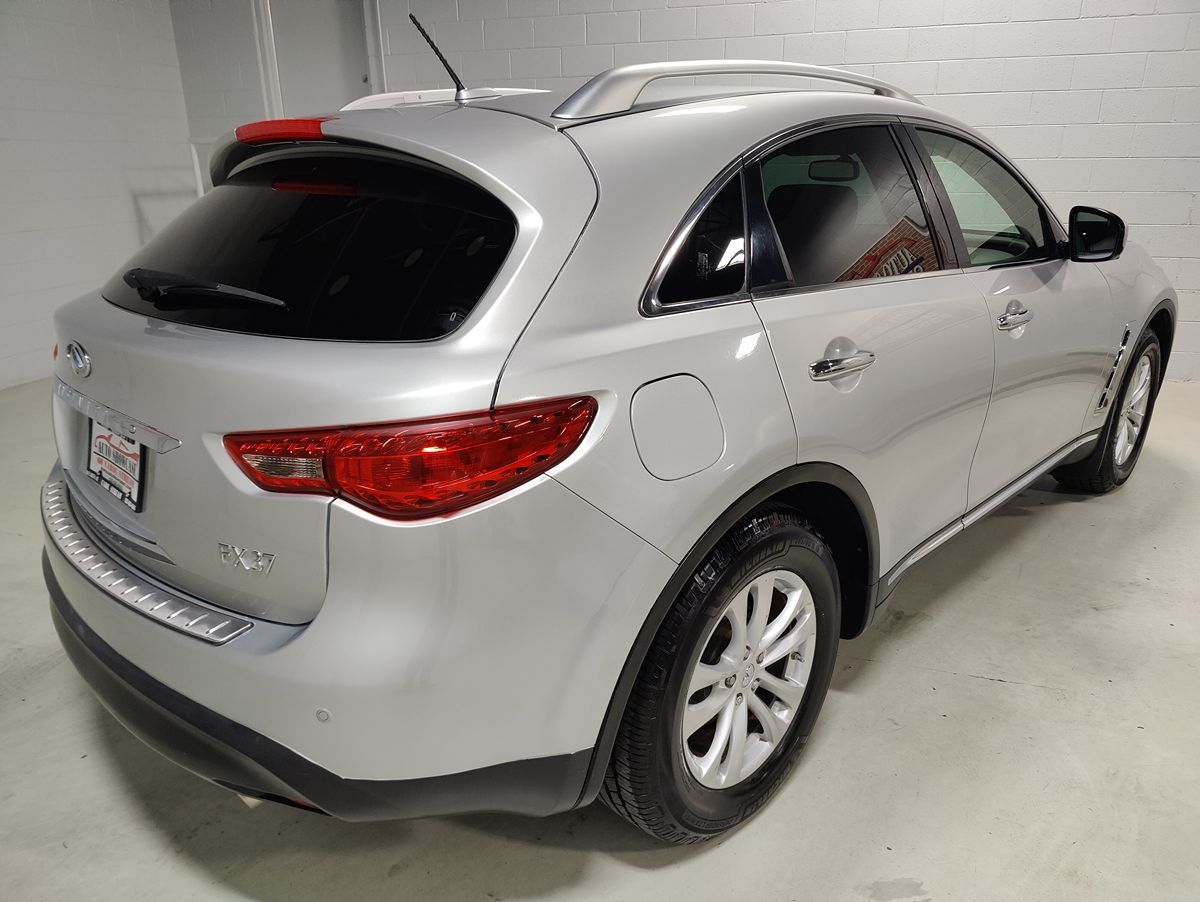 Photo 6 of this INFINITI FX37