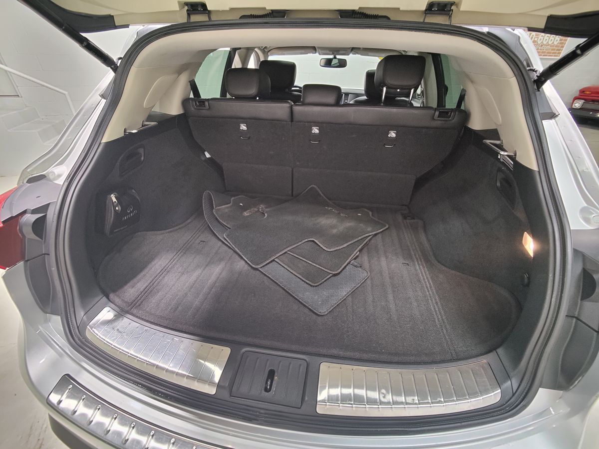 Photo 8 of this INFINITI FX37