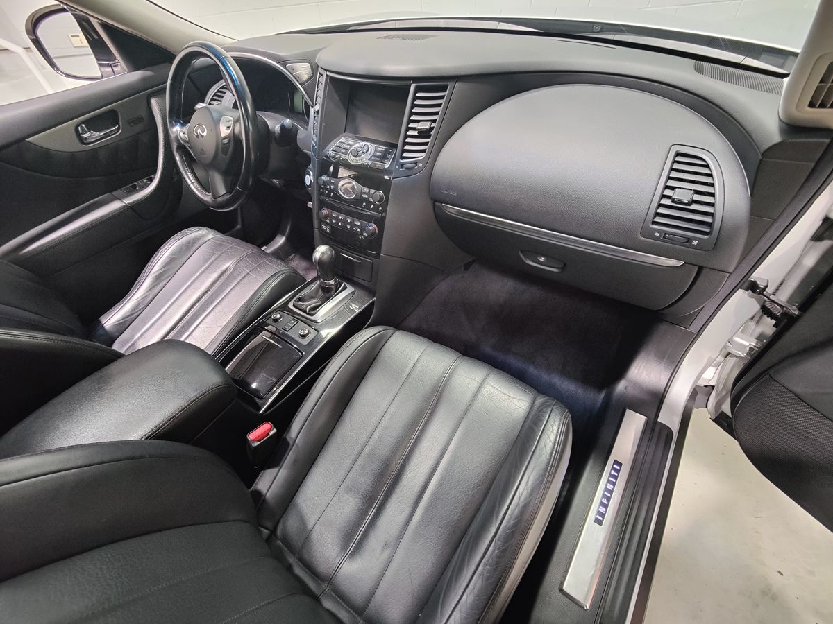 Photo 11 of this INFINITI FX37