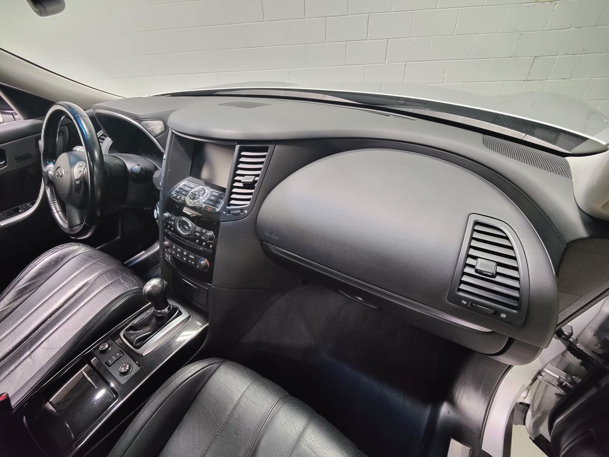 Photo 12 of this INFINITI FX37