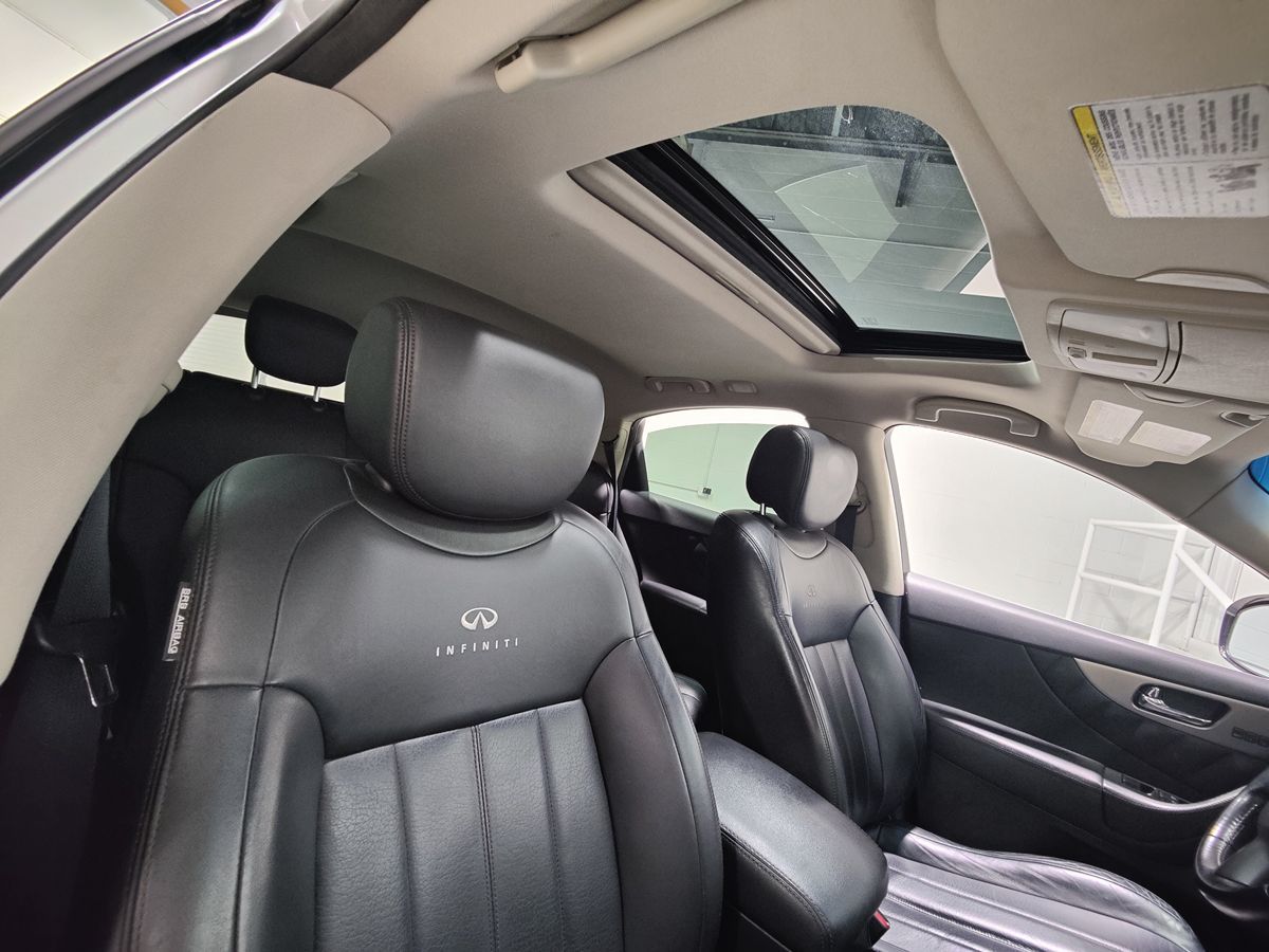 Photo 14 of this INFINITI FX37