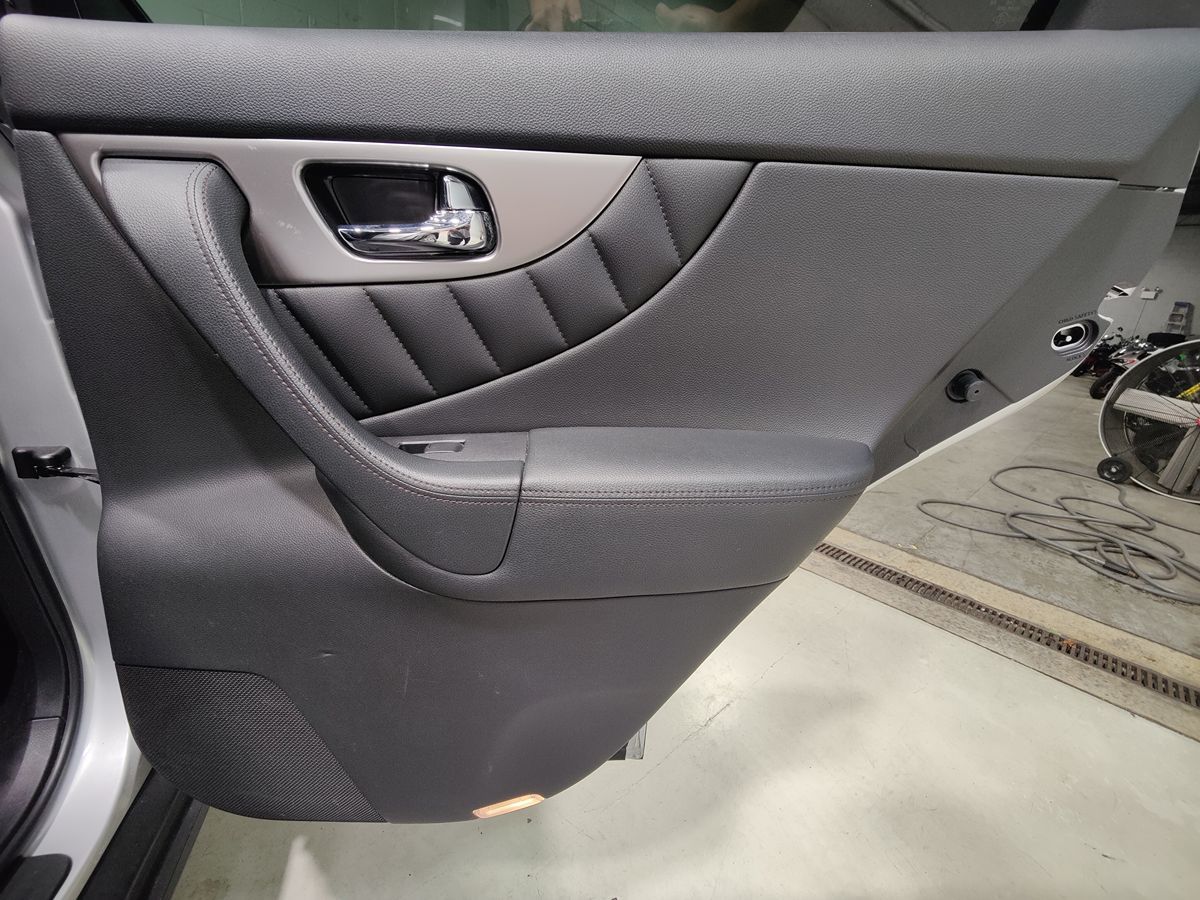 Photo 15 of this INFINITI FX37