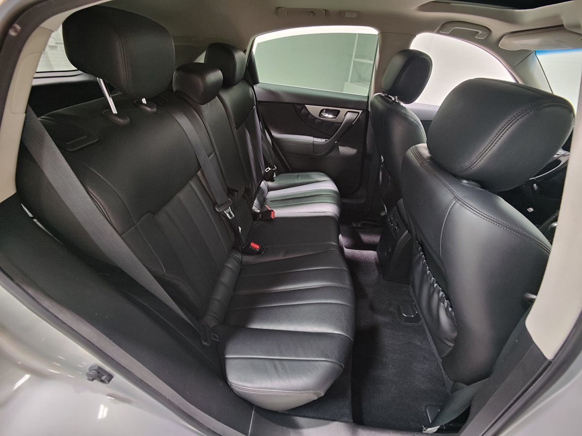 Photo 16 of this INFINITI FX37