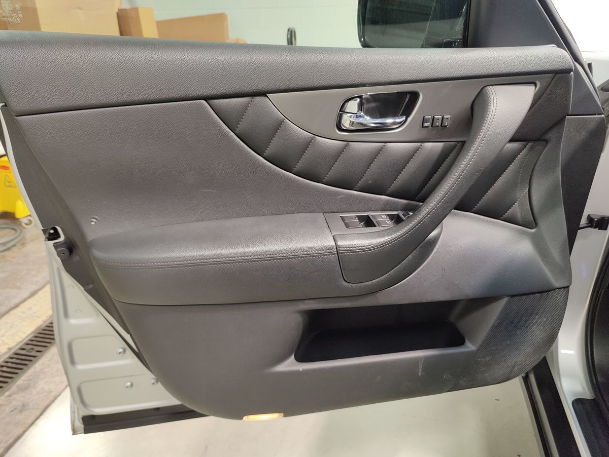 Photo 21 of this INFINITI FX37