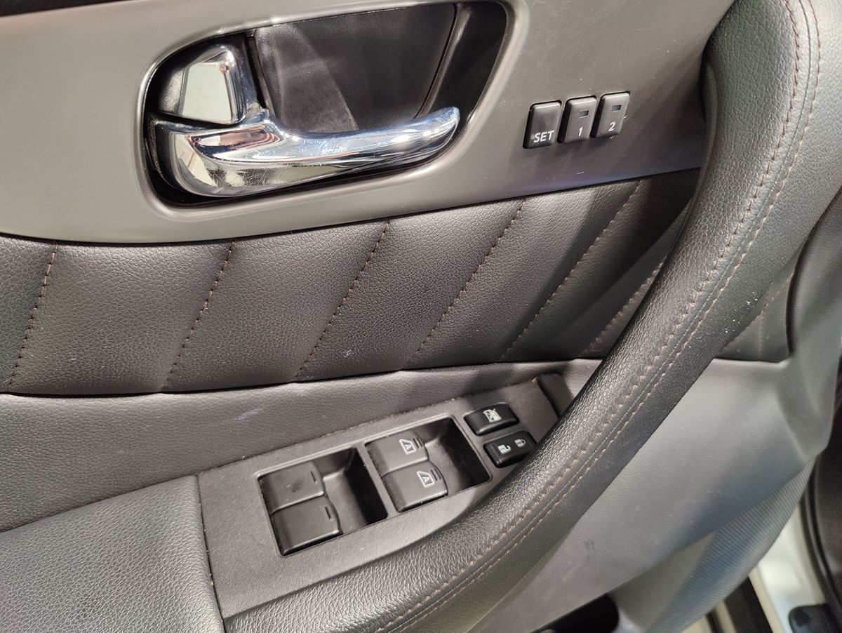 Photo 22 of this INFINITI FX37