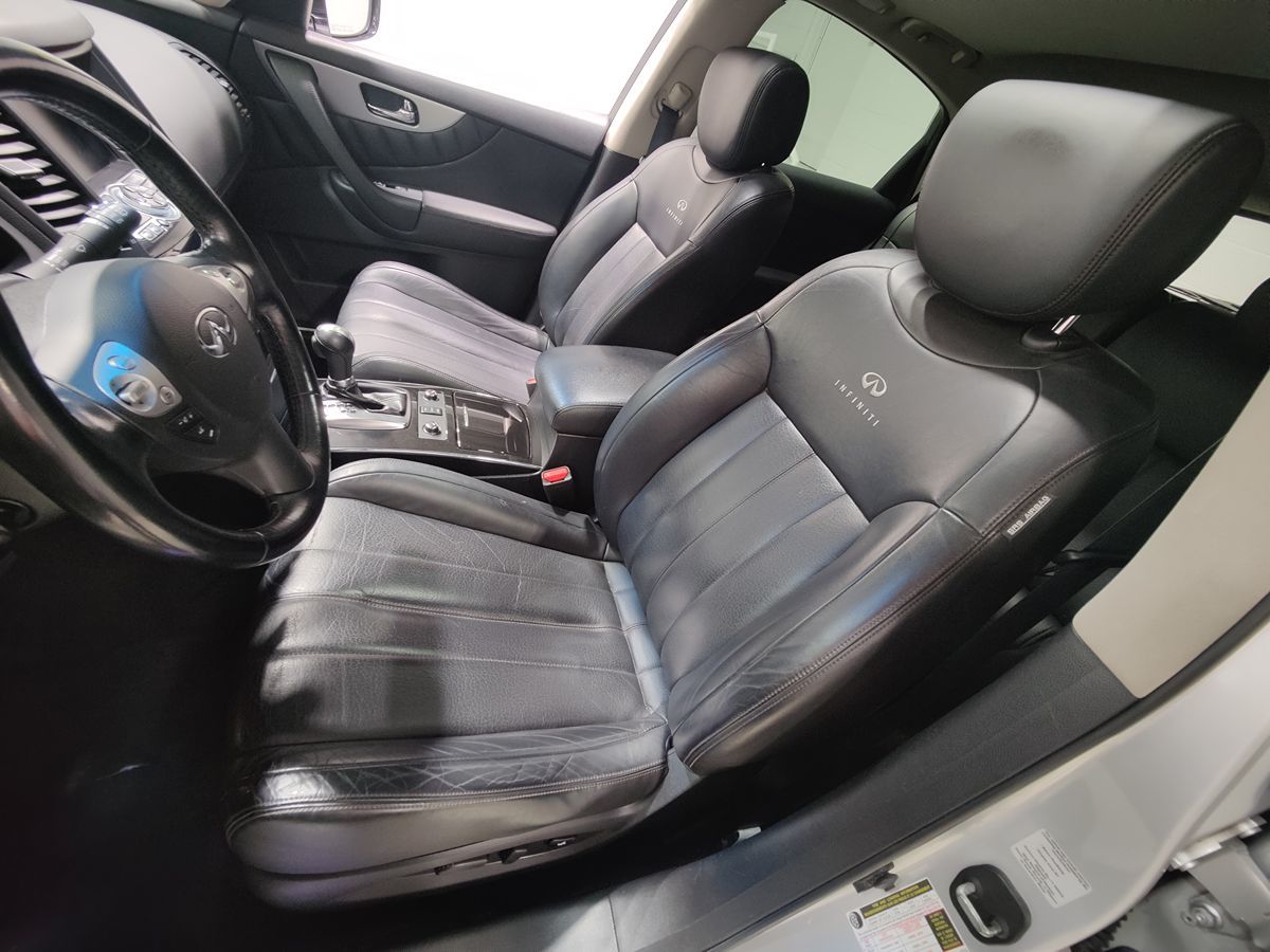 Photo 25 of this INFINITI FX37