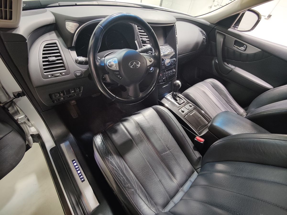 Photo 26 of this INFINITI FX37