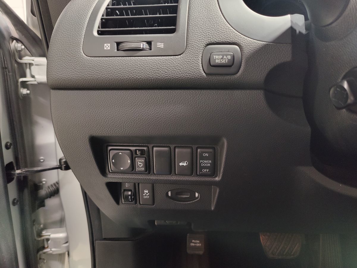 Photo 27 of this INFINITI FX37