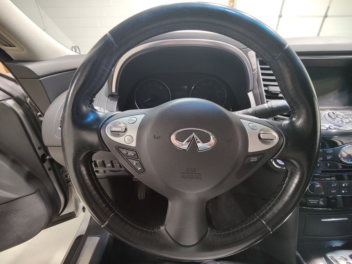 Photo 28 of this INFINITI FX37