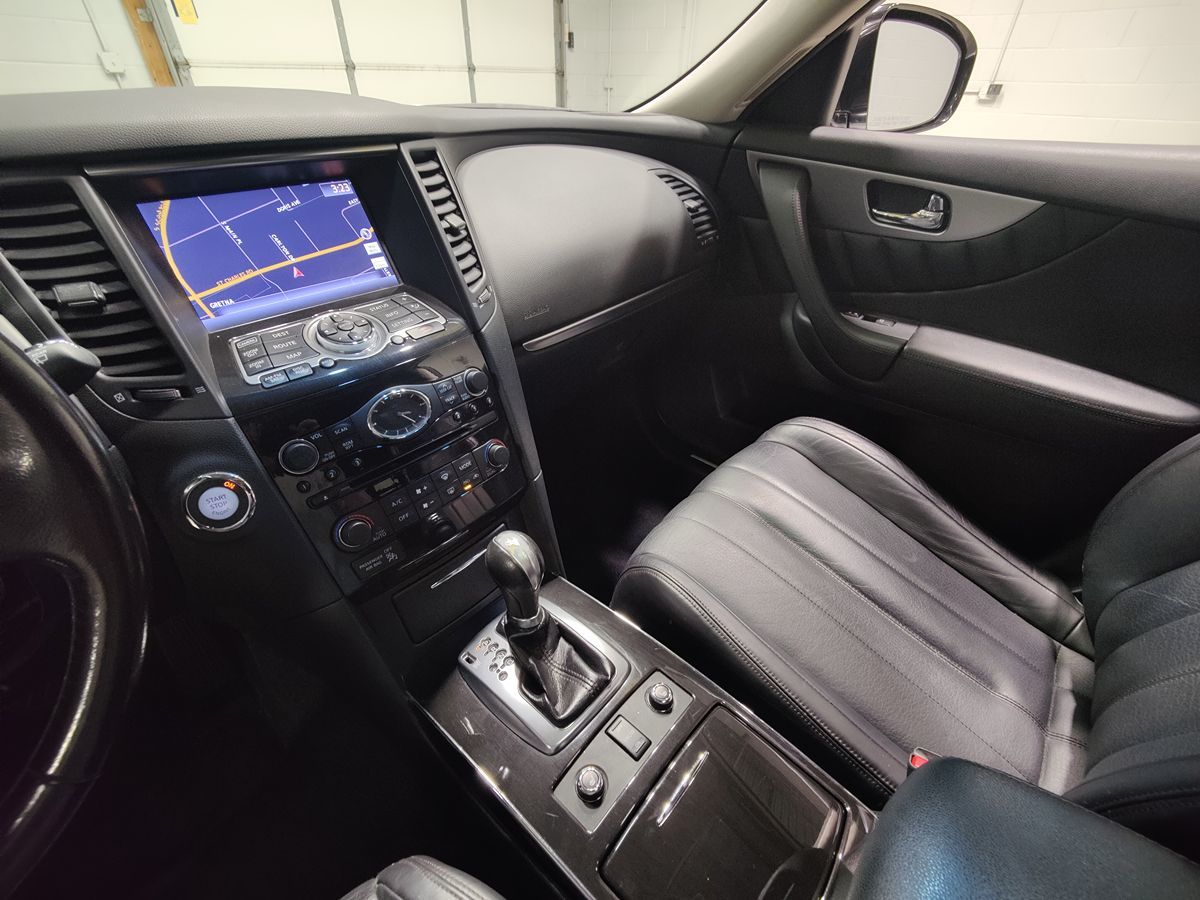 Photo 30 of this INFINITI FX37