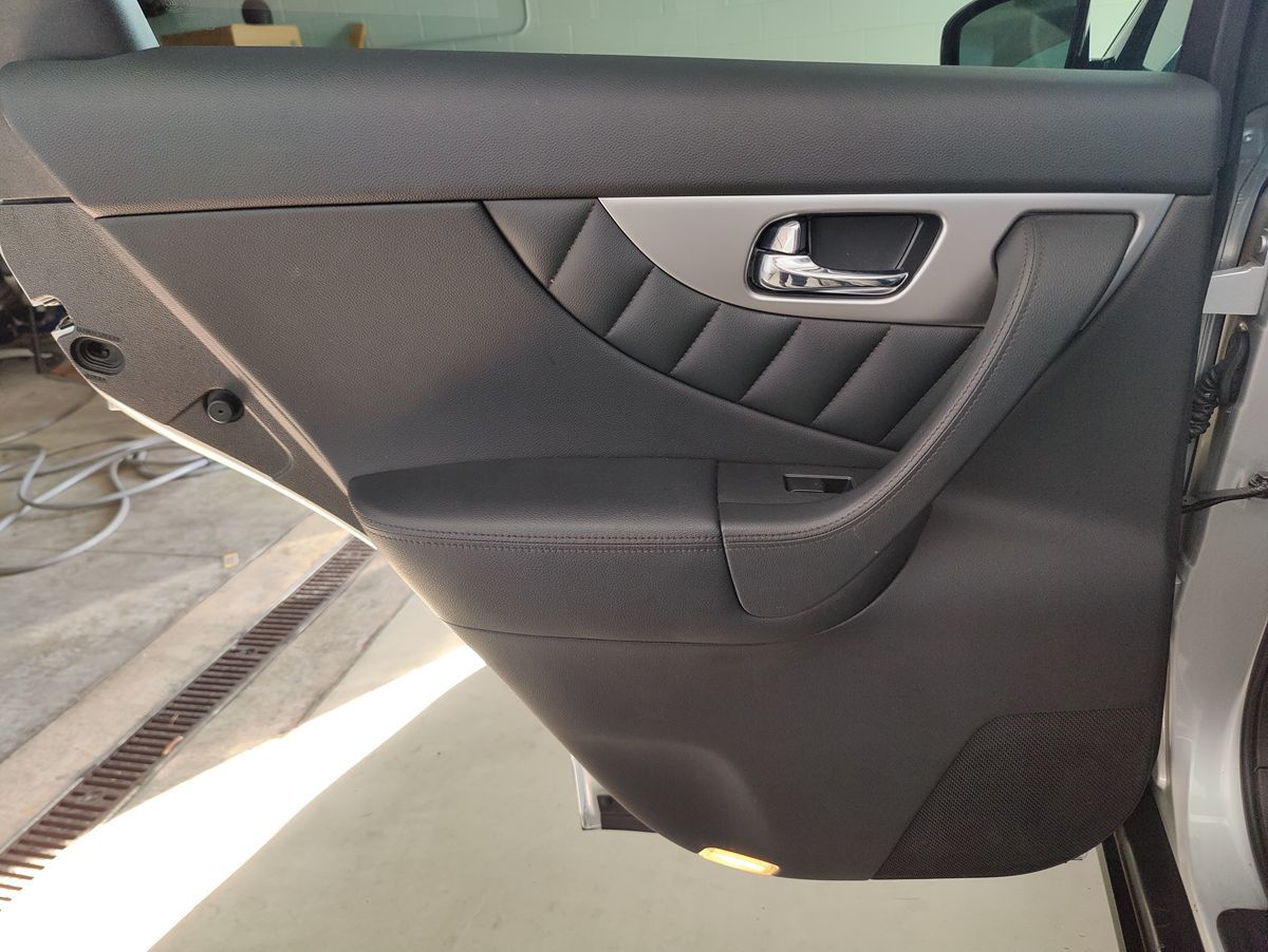Photo 39 of this INFINITI FX37