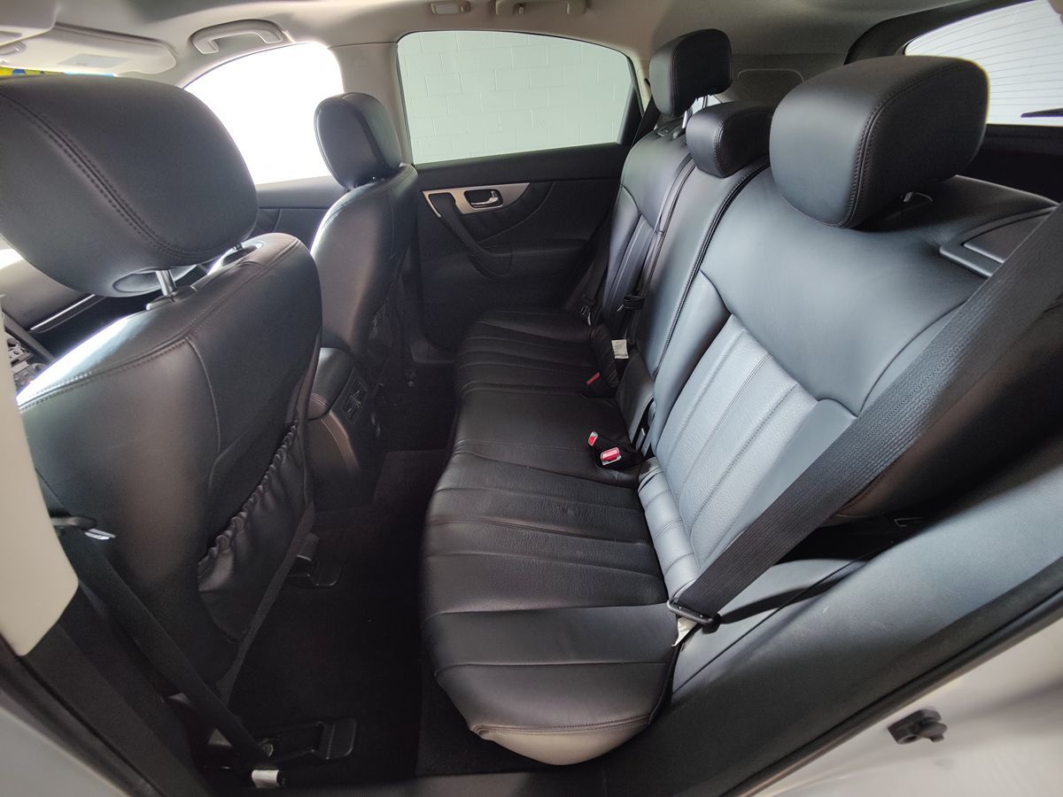 Photo 40 of this INFINITI FX37
