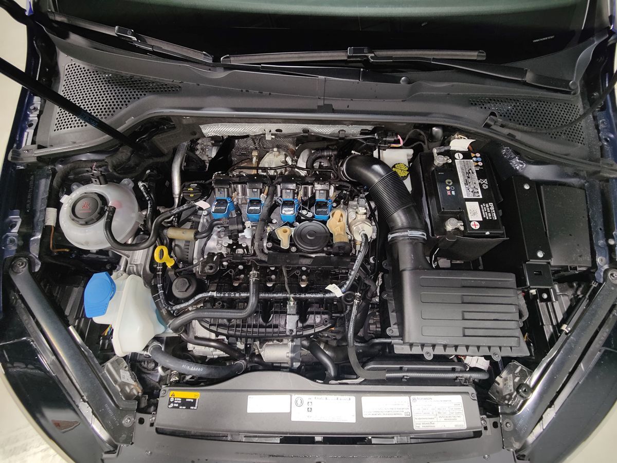 Photo 5 of this Volkswagen Golf R