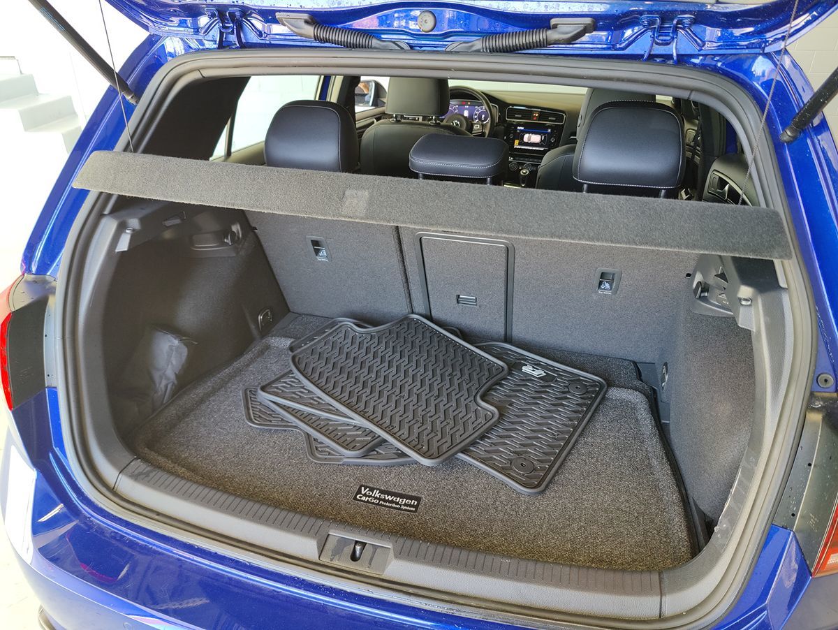 Photo 15 of this Volkswagen Golf R