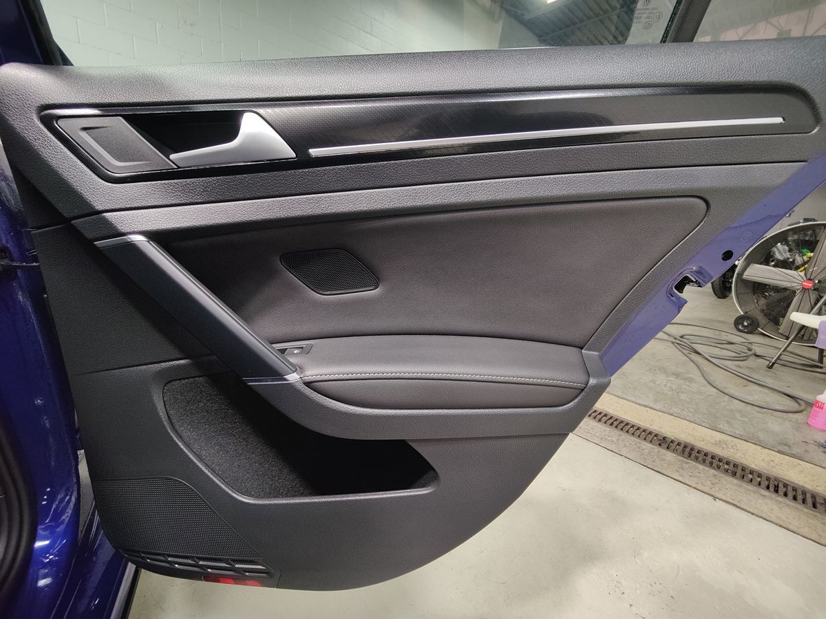 Photo 21 of this Volkswagen Golf R