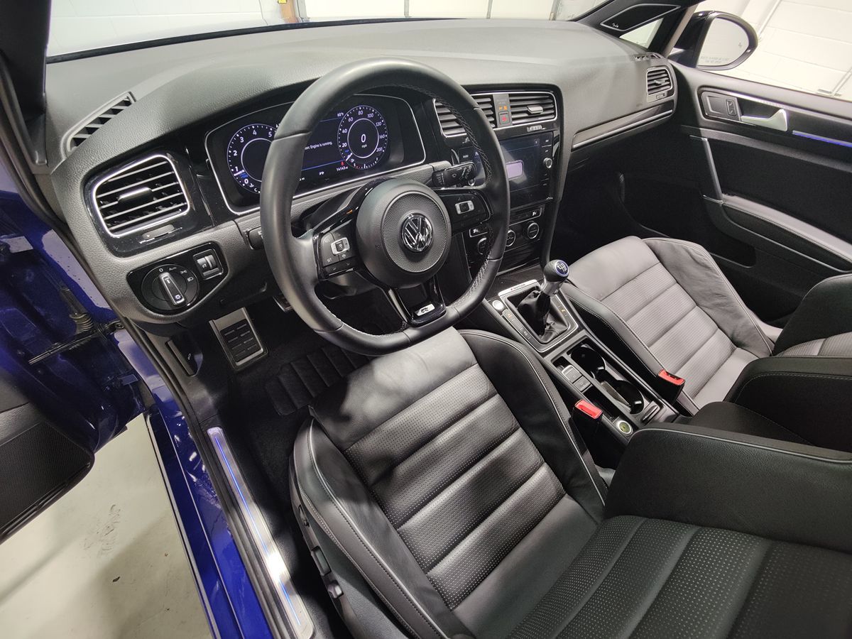 Photo 34 of this Volkswagen Golf R