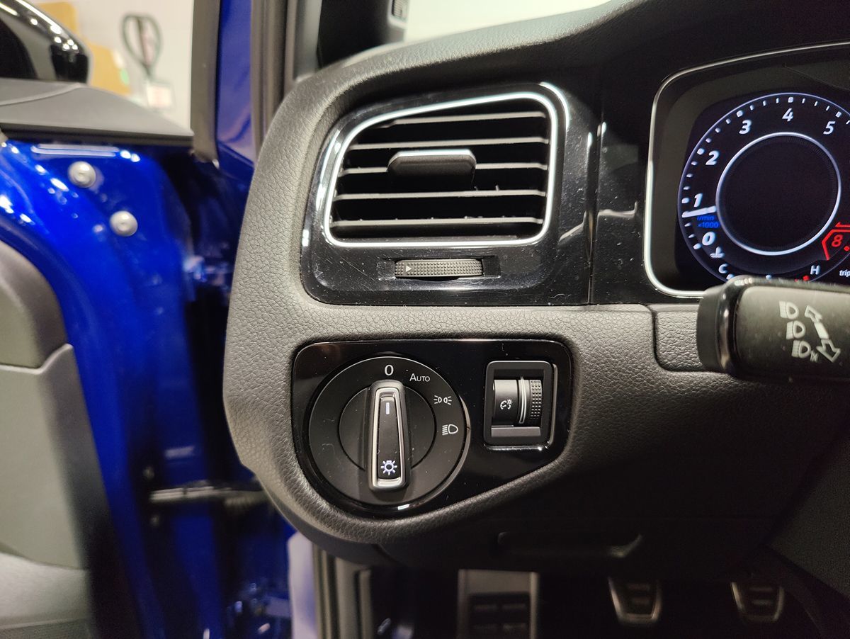 Photo 35 of this Volkswagen Golf R