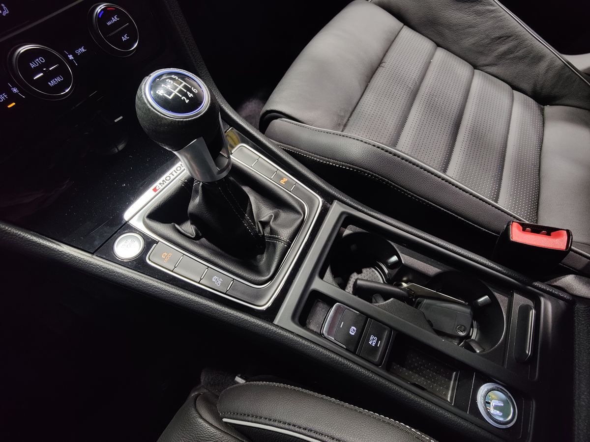 Photo 38 of this Volkswagen Golf R