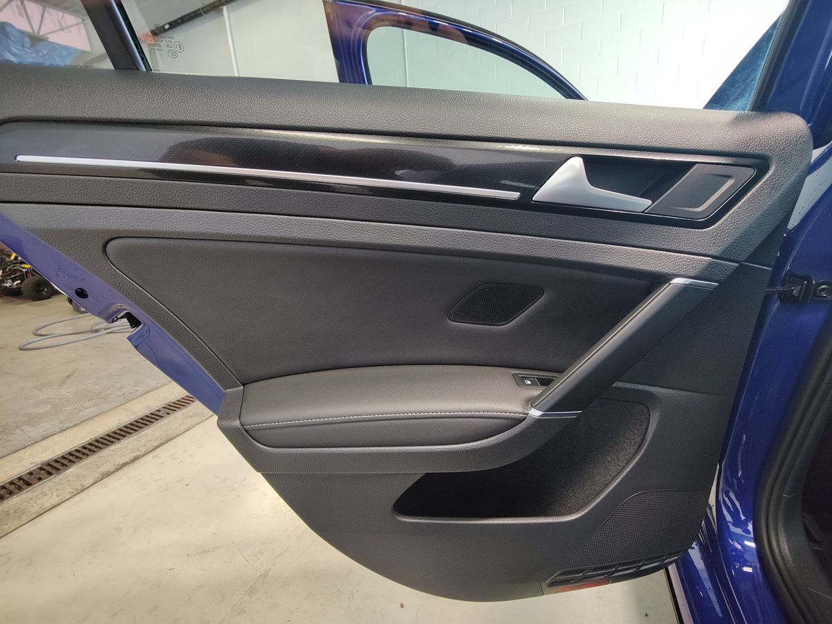 Photo 52 of this Volkswagen Golf R
