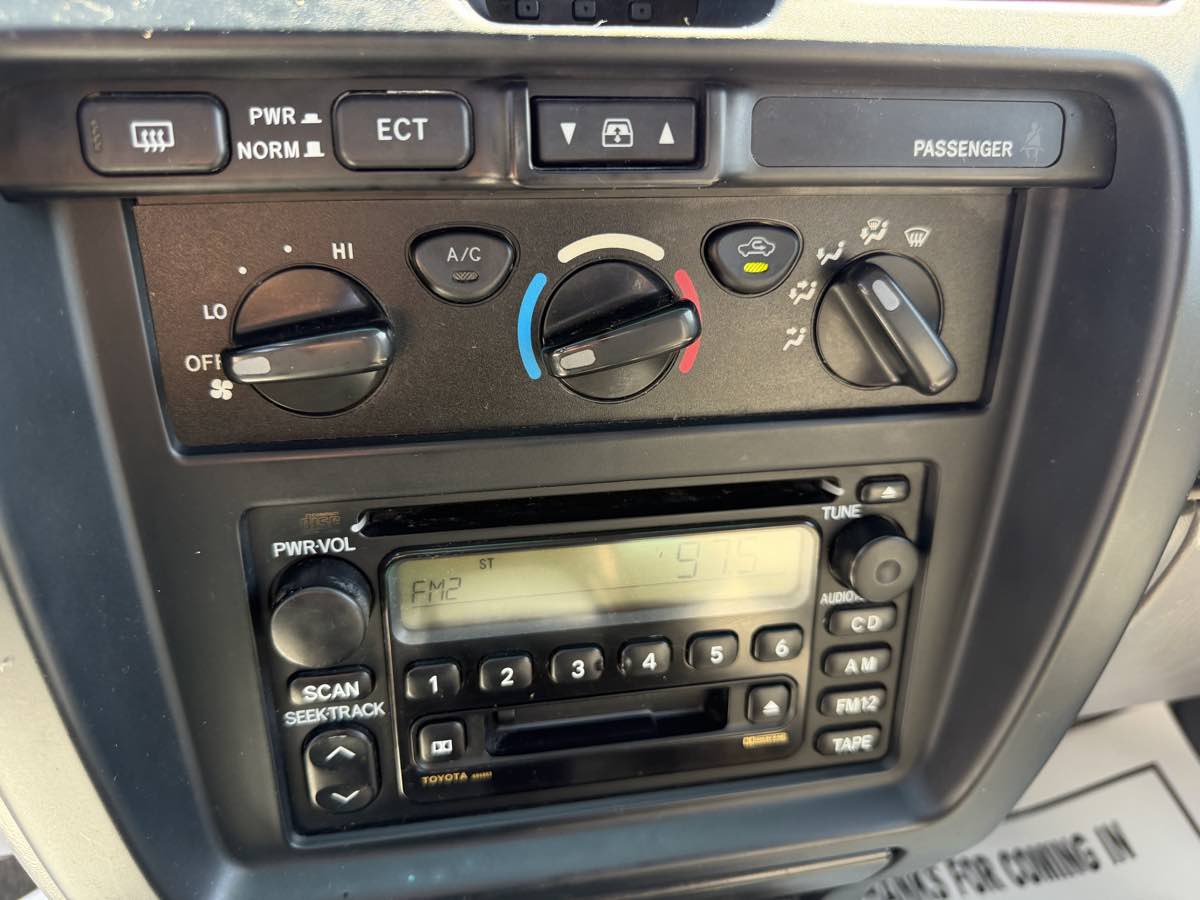 2001 Toyota 4Runner SR5 - Photo 17