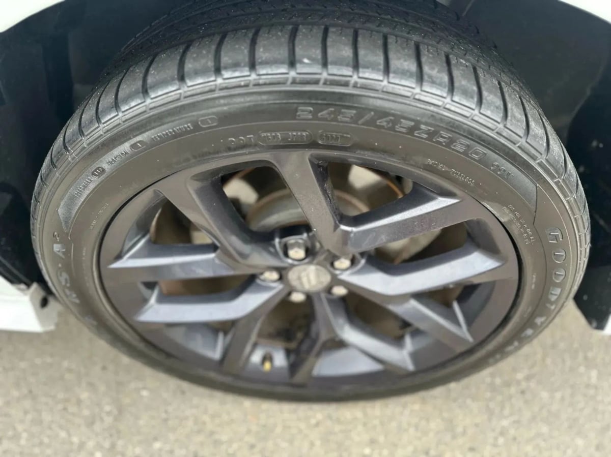 View vehicle photo 7