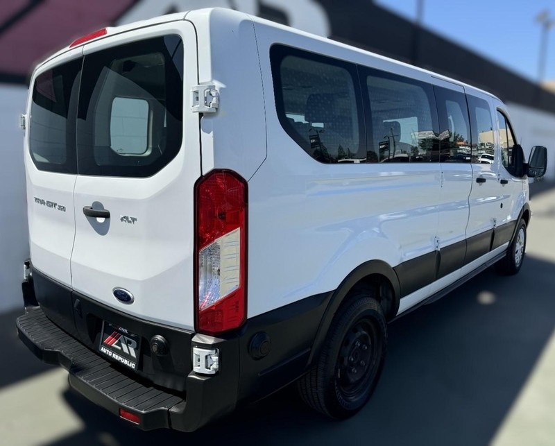 2019 Ford Transit XLT Passenger photo 4