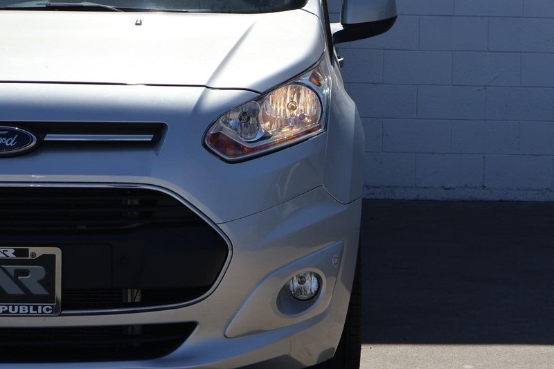 2017 Ford Transit Titanium photo 4