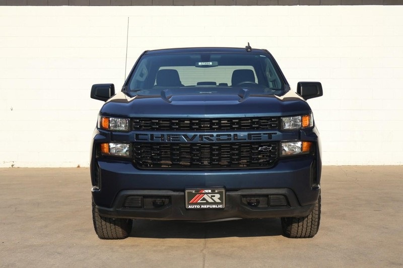 2020 Chevrolet Silverado 1500 Custom photo 2