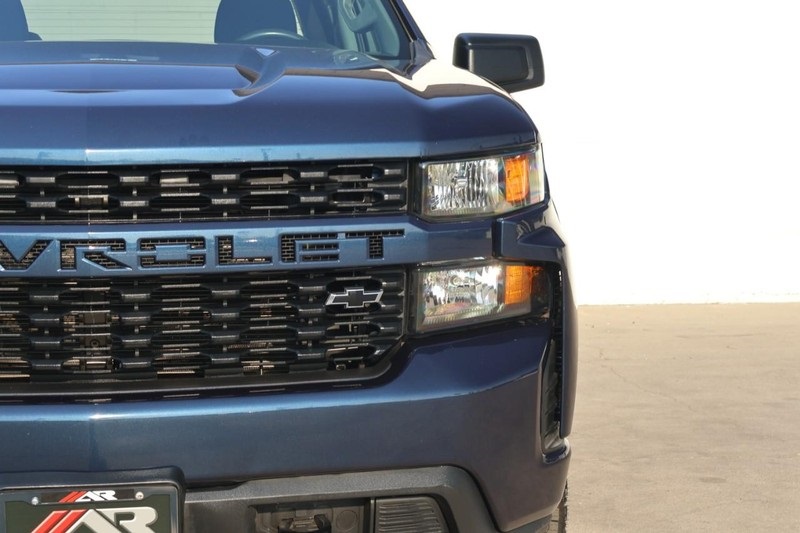 2020 Chevrolet Silverado 1500 Custom photo 3