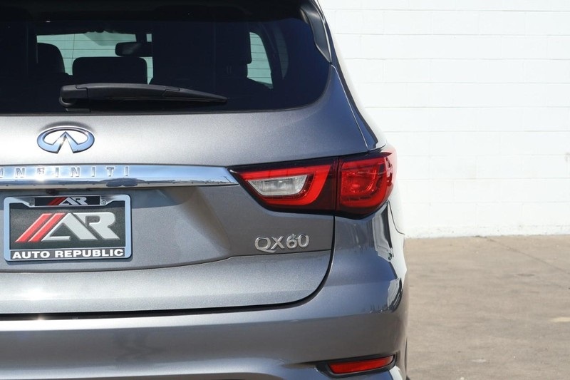 2017 Infiniti QX60 photo 3