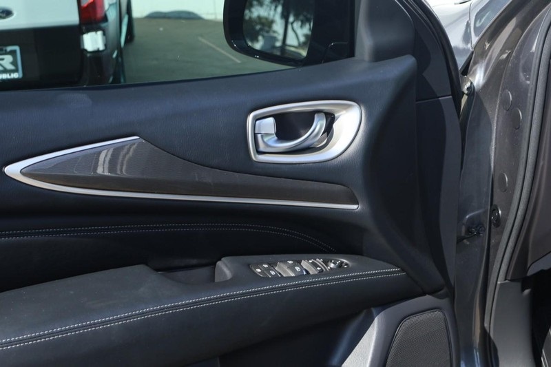 2017 Infiniti QX60 photo 13