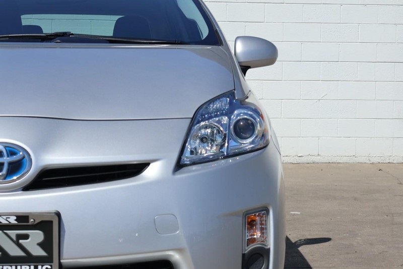 2010 Toyota Prius Four photo 3