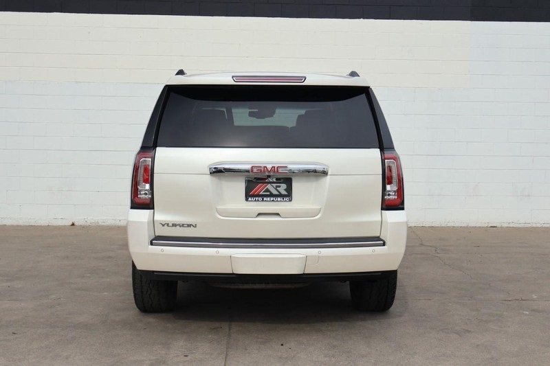2015 Gmc Yukon Denali photo 3