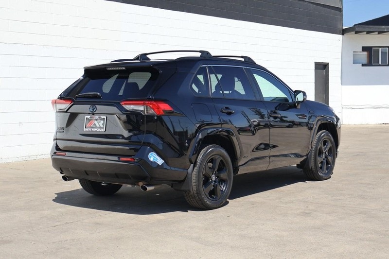 2021 Toyota RAV4 Prime XLE Premium photo 5
