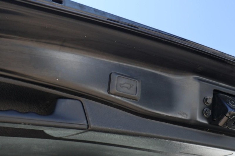 2021 Toyota RAV4 Prime XLE Premium photo 9