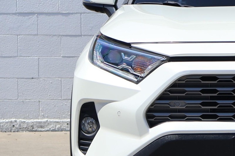 2021 Toyota RAV4 Hybrid Limited photo 3