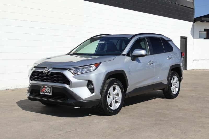 2019 Toyota RAV4 XLE photo 12