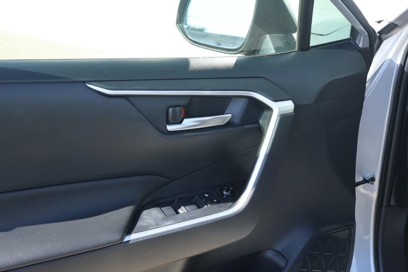2019 Toyota RAV4 XLE photo 15