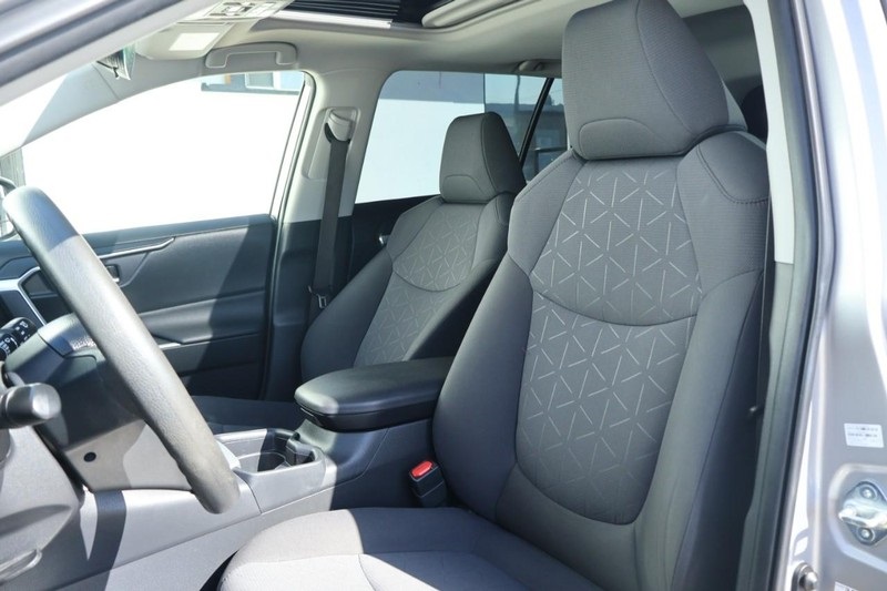 2019 Toyota RAV4 XLE photo 19