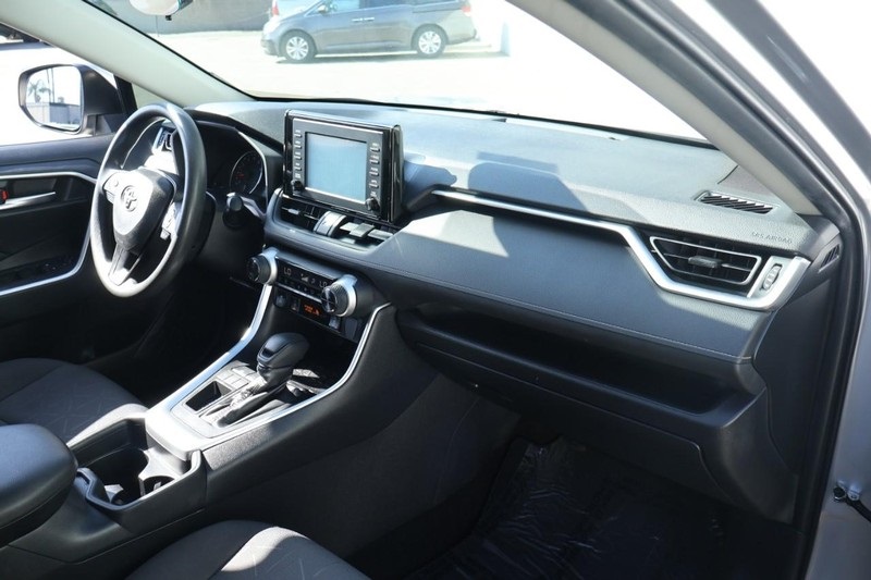 2019 Toyota RAV4 XLE photo 21